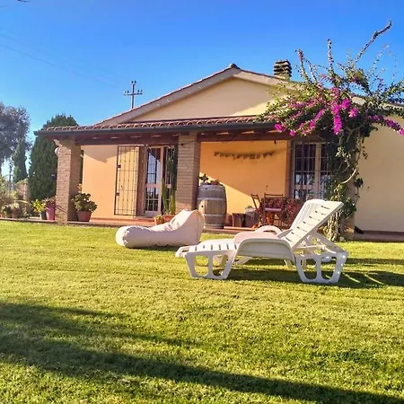 Apartment Rio, Large Private Garden Cecina (Livorno)