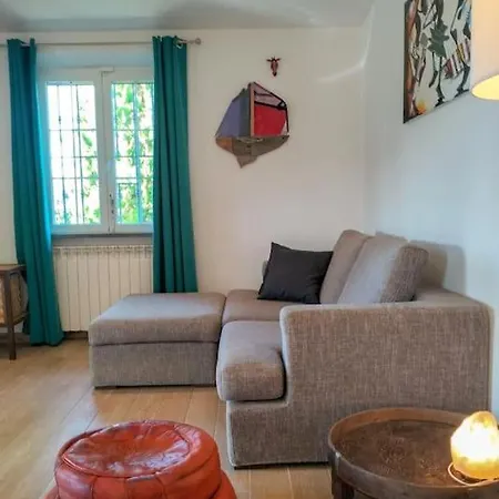 Rio, Large Private Garden Apartment
